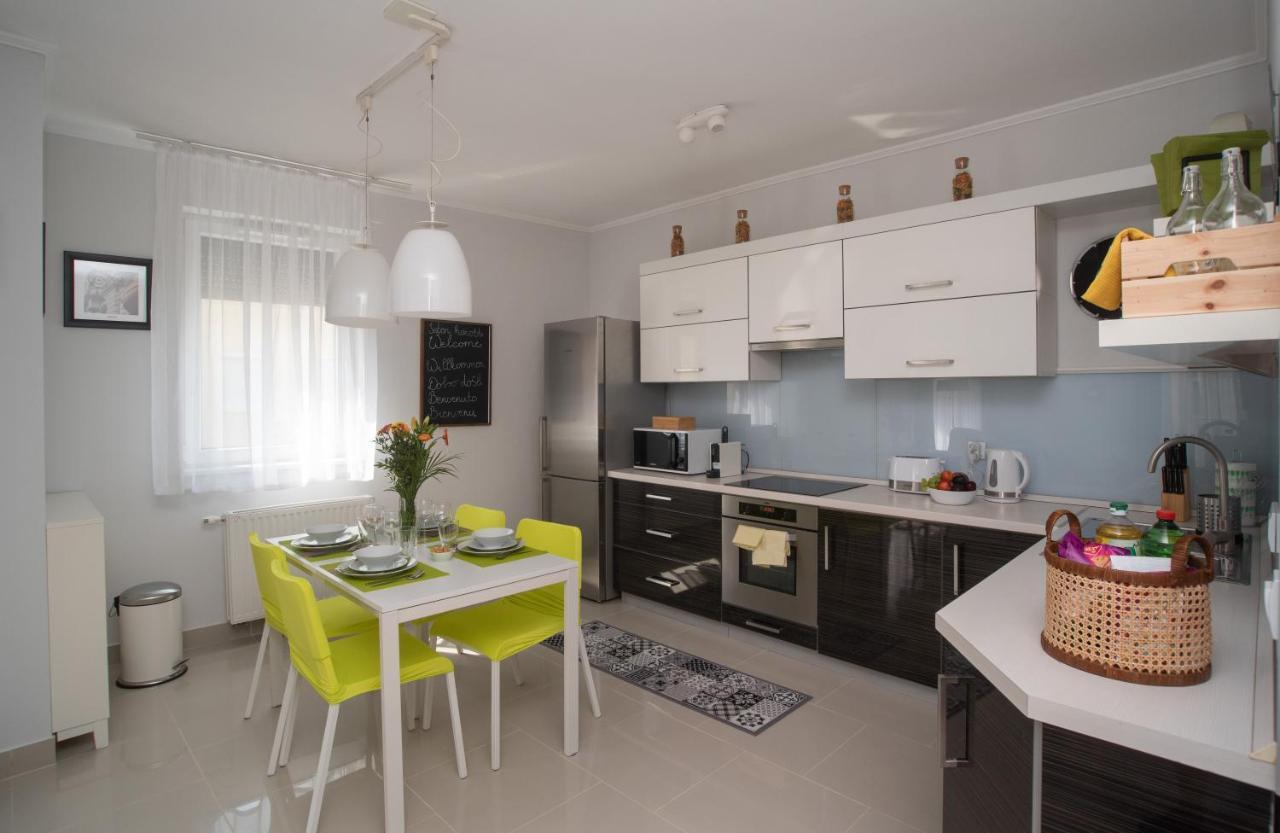 Sunny Home Near Bud With 2Br, Ac And Free Parking 韦切什 外观 照片