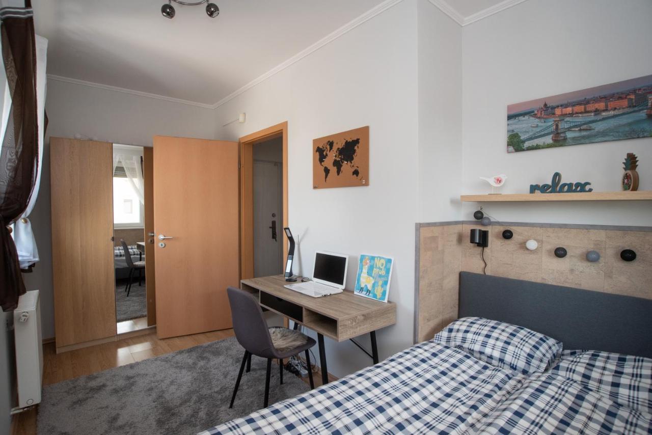 Sunny Home Near Bud With 2Br, Ac And Free Parking 韦切什 外观 照片