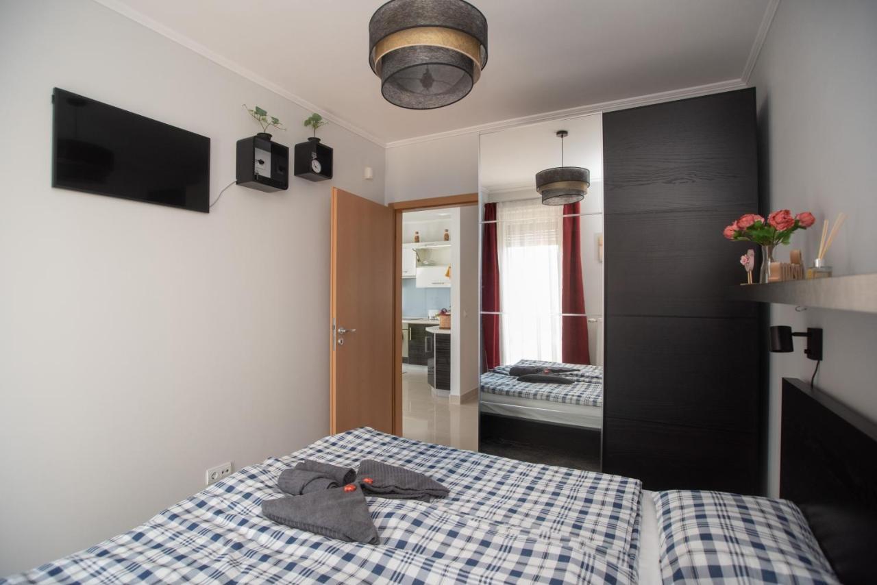 Sunny Home Near Bud With 2Br, Ac And Free Parking 韦切什 外观 照片