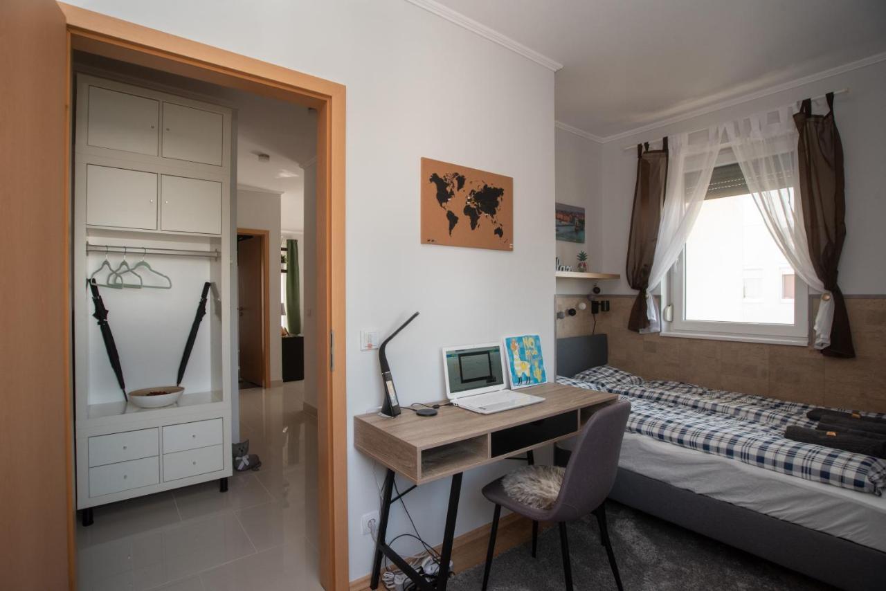 Sunny Home Near Bud With 2Br, Ac And Free Parking 韦切什 外观 照片