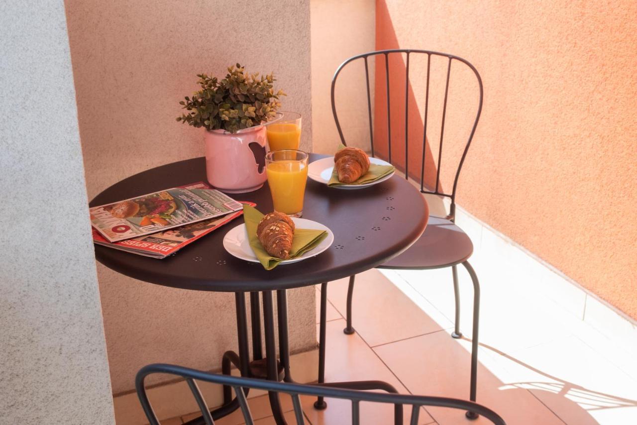 Sunny Home Near Bud With 2Br, Ac And Free Parking 韦切什 外观 照片